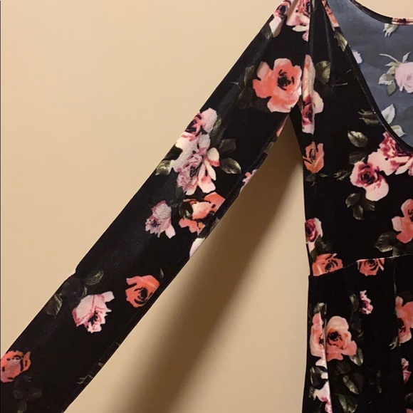 Flower dress - Picture 4 of 4